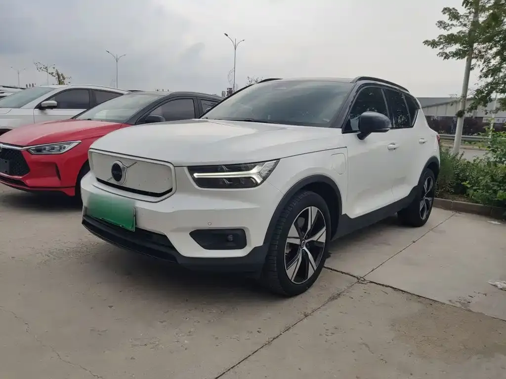 Volvo XC40 NEV — фото 1