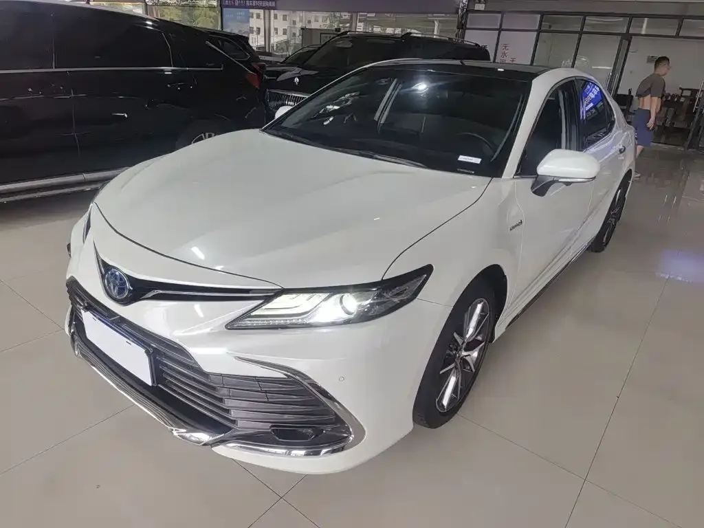 Toyota Camry — фото 6