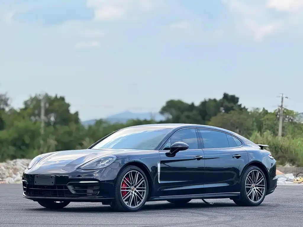 Porsche Panamera — фото 1