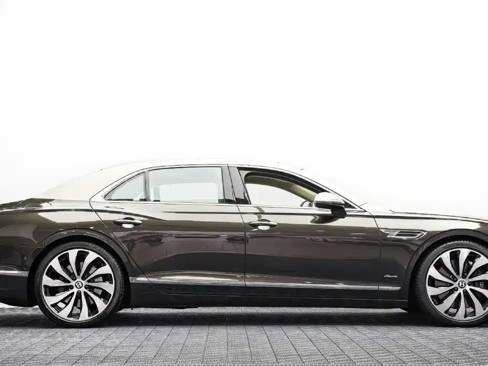 Bentley Flying Spur — фото 7