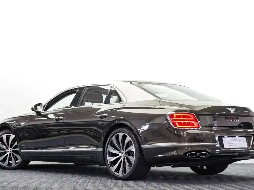 Bentley Flying Spur — фото 10