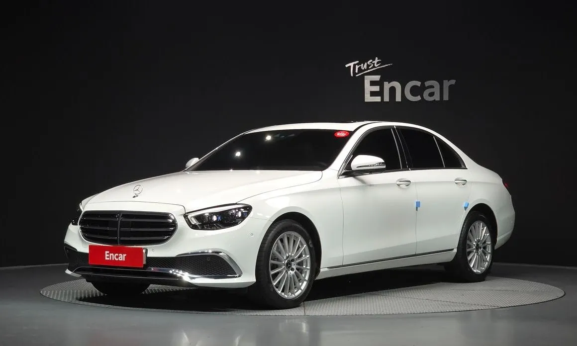 Mercedes-Benz E-Class — фото 1