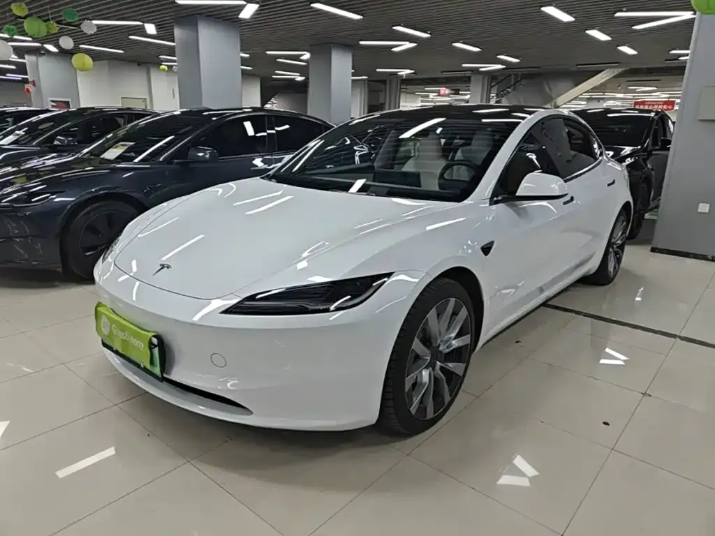 Tesla Model 3 — фото 1