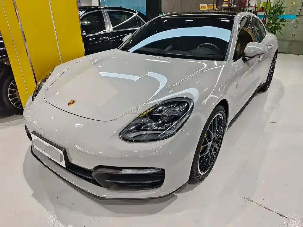 Porsche Panamera — фото 1