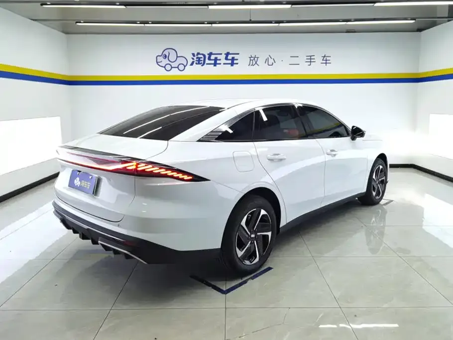Geely Galaxy L6 — фото 6