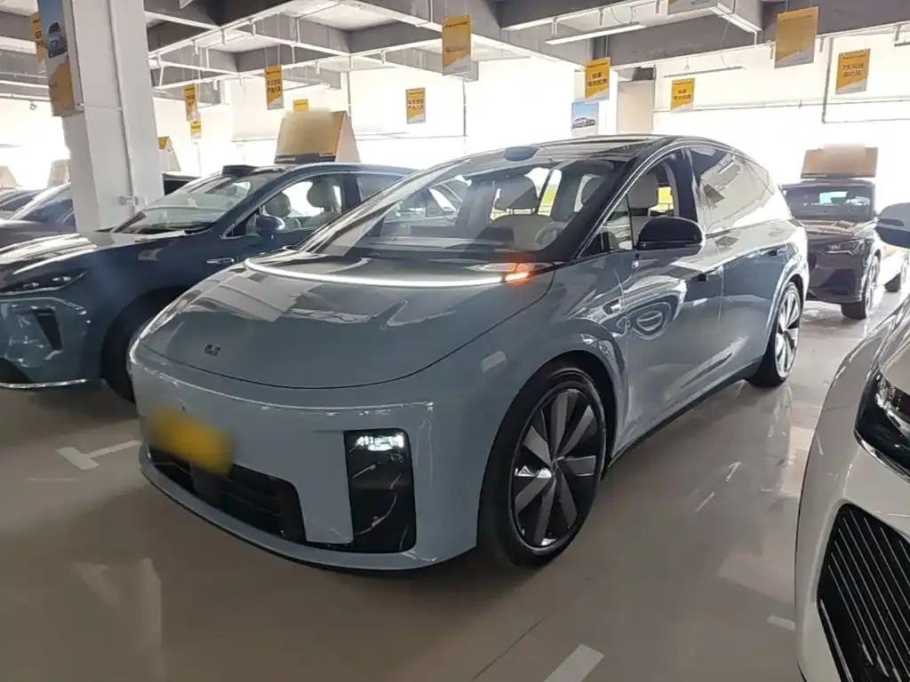 Li Auto i8 — фото 6