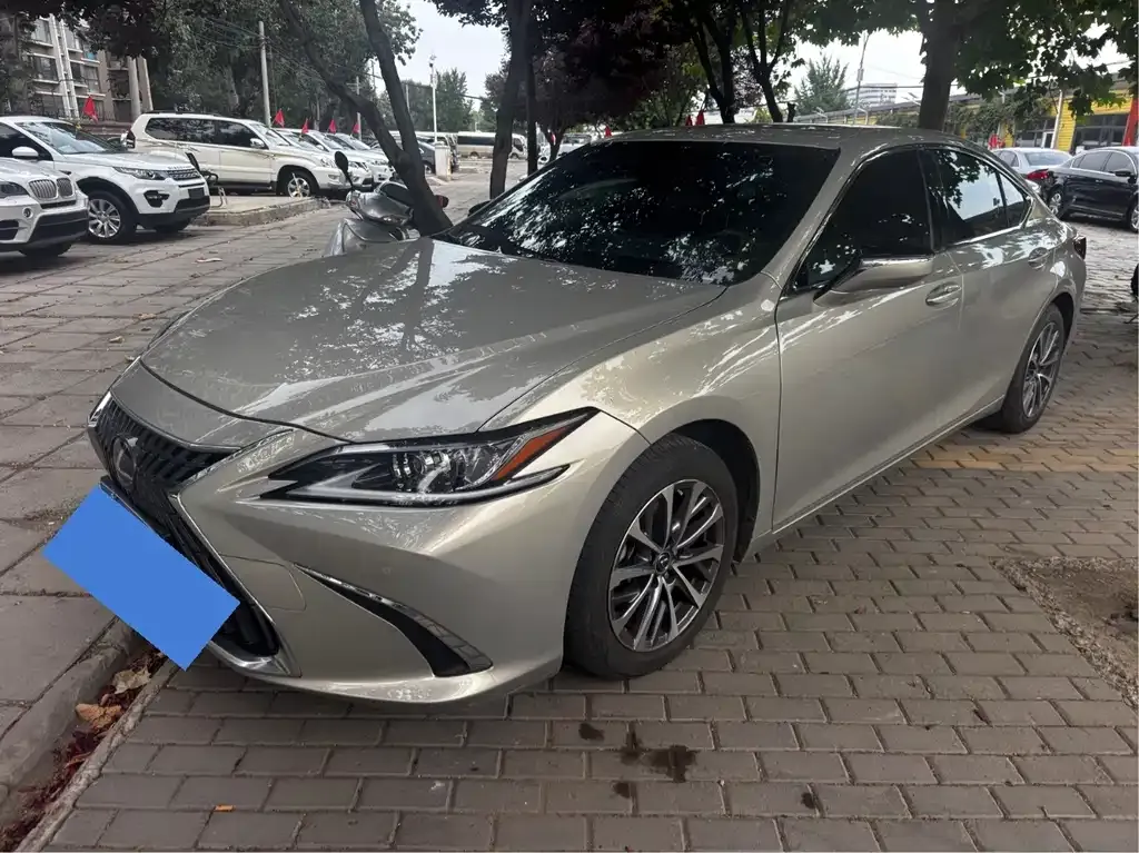Lexus ES — фото 1