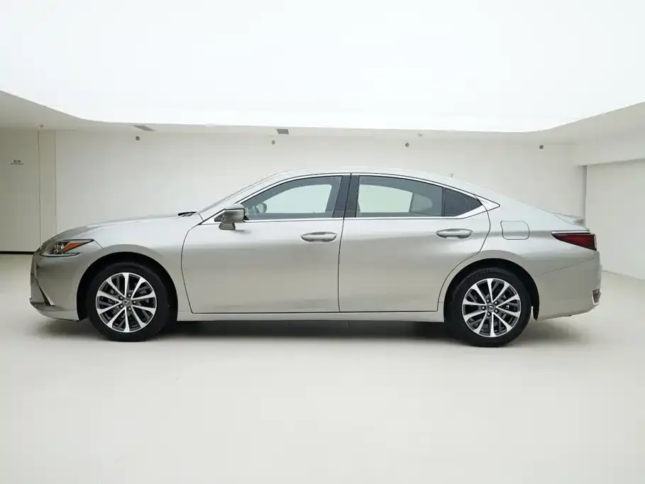Lexus ES — фото 9