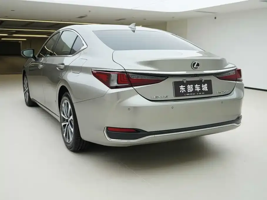 Lexus ES — фото 5