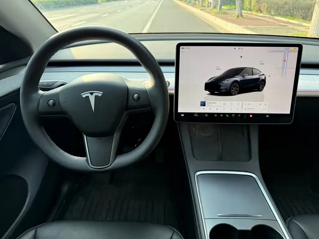 Tesla Model Y — фото 3