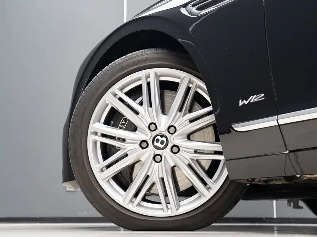 Bentley Flying Spur — фото 5