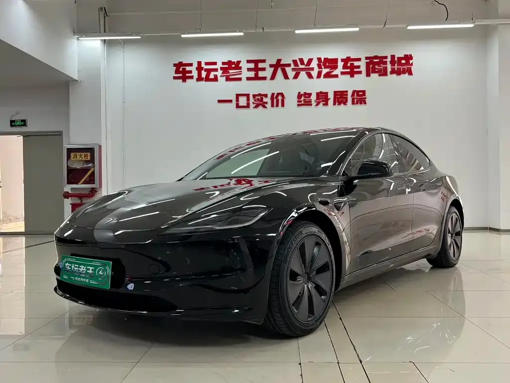 Tesla Model 3 — фото 1