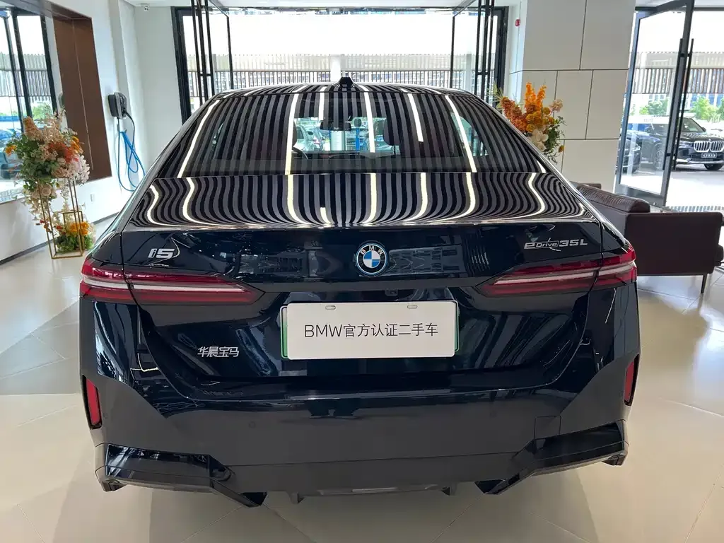 BMW i5 — фото 4