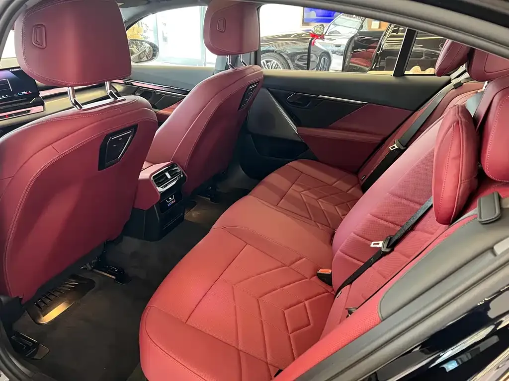 BMW i5 — фото 2