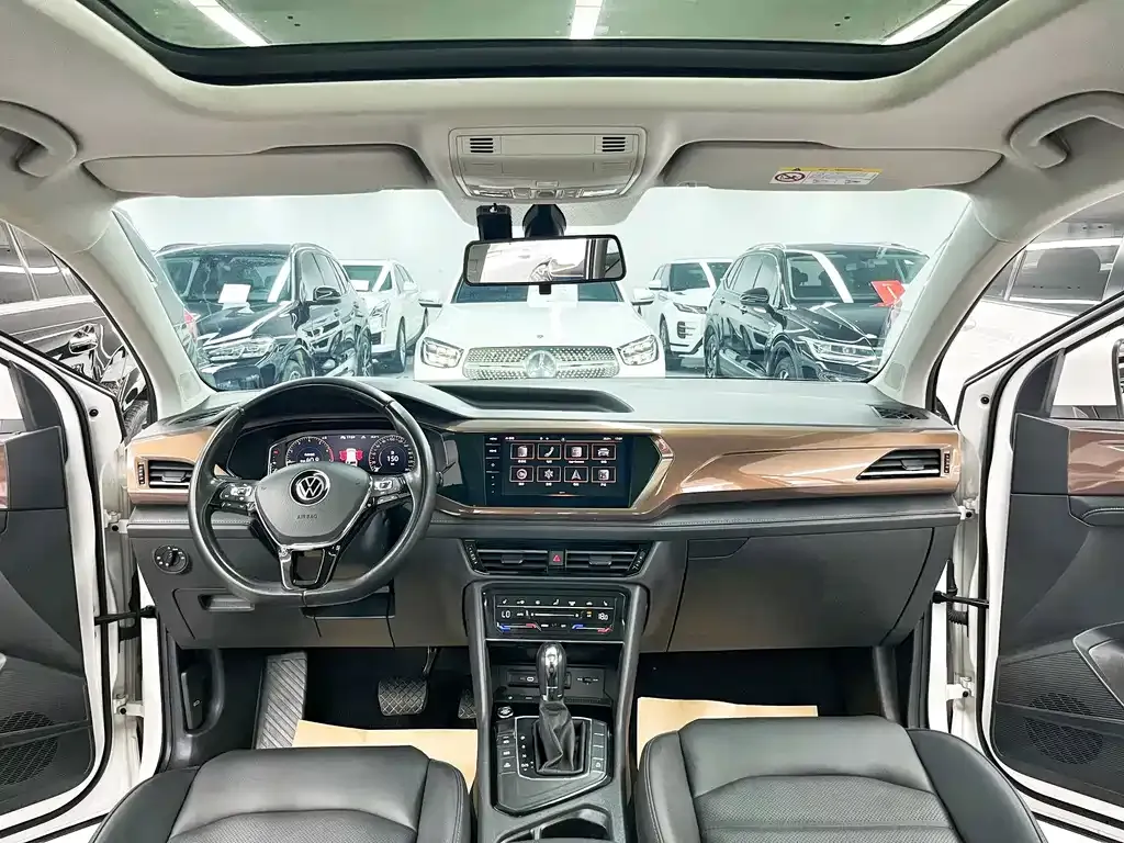 Volkswagen Tharu — фото 3