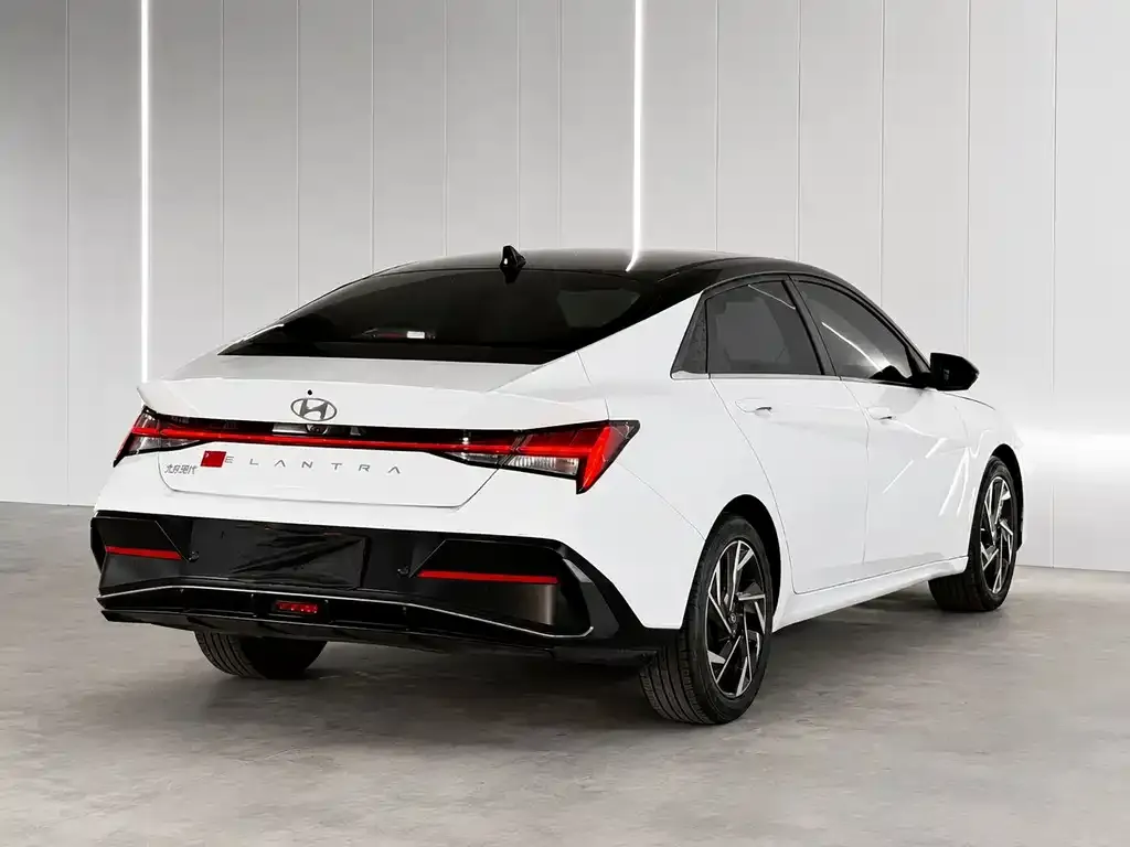 Hyundai Elantra — фото 3