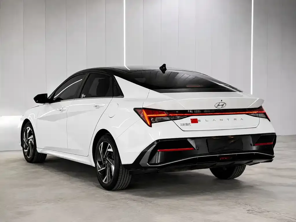 Hyundai Elantra — фото 2