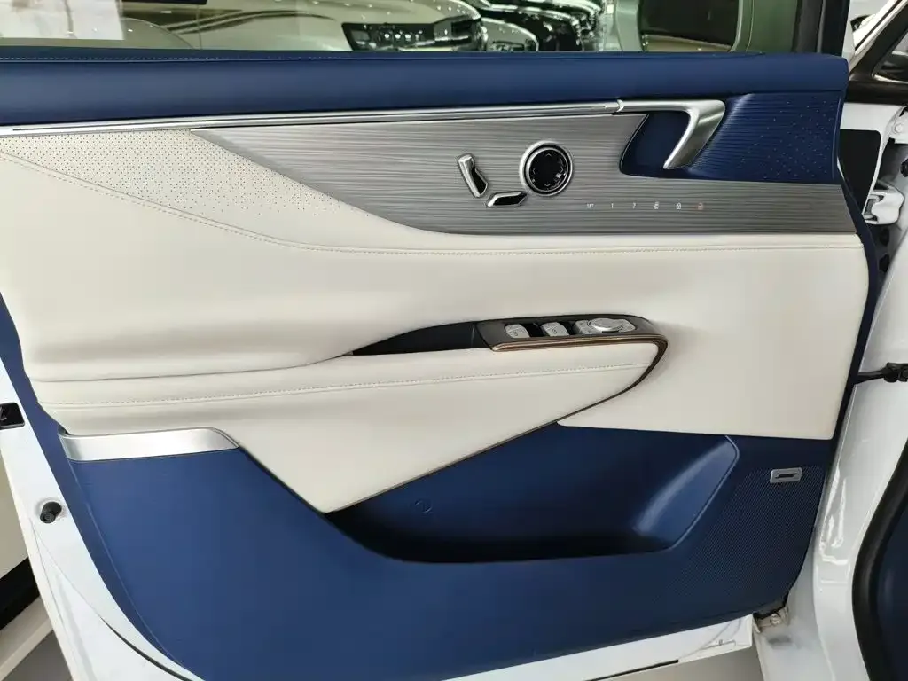 Buick GL8 Hybrid — фото 3