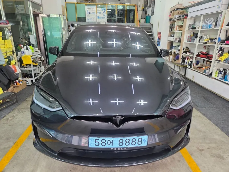 Tesla Model X — фото 1