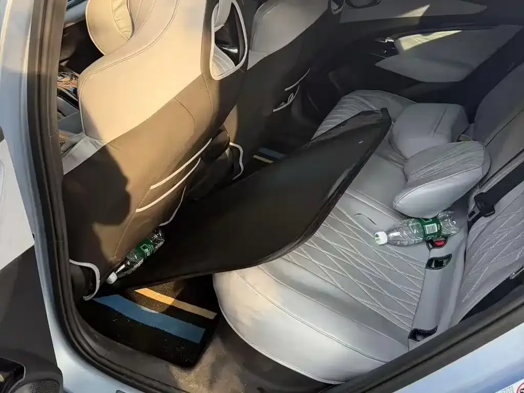 BYD Seal — фото 1
