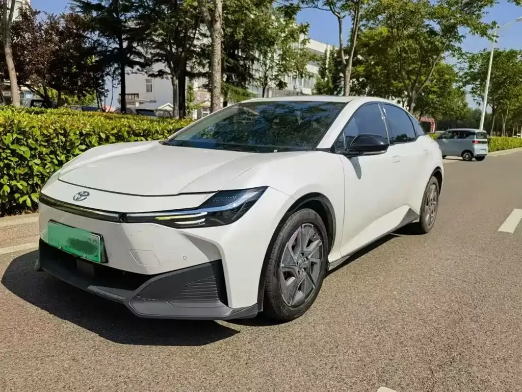 Toyota bZ3 — фото 1