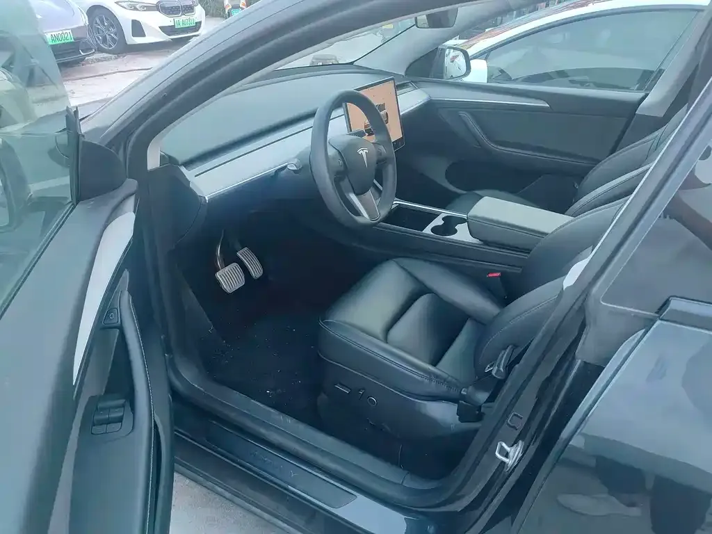 Tesla Model Y — фото 7