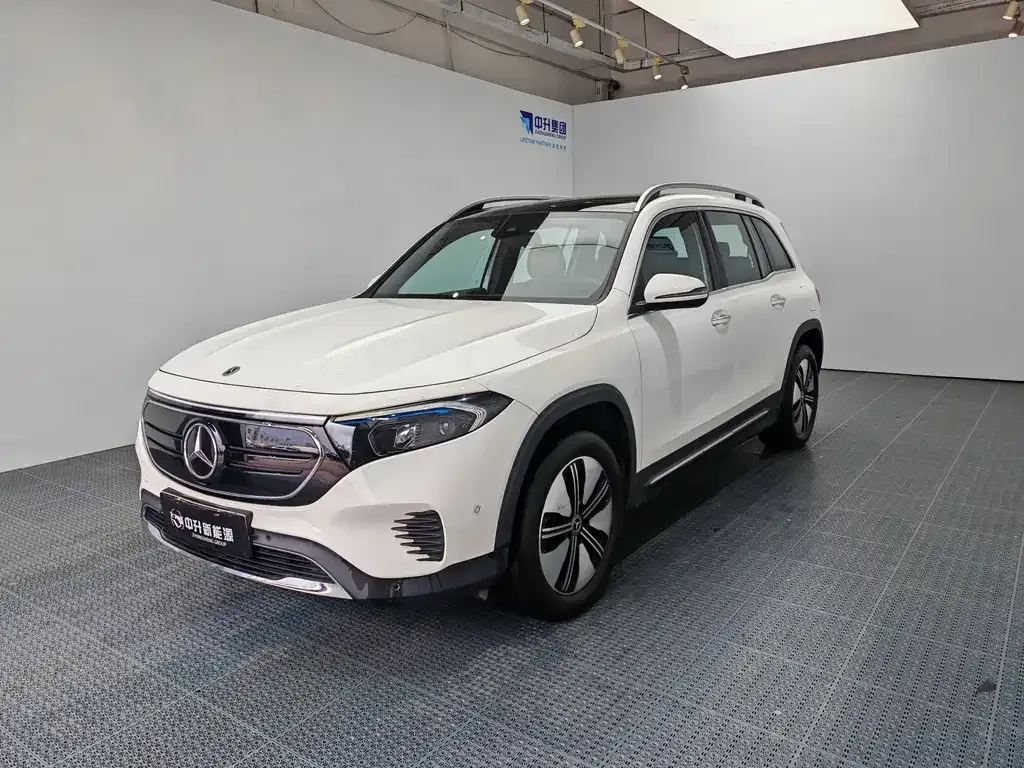 Mercedes-Benz EQB — фото 1