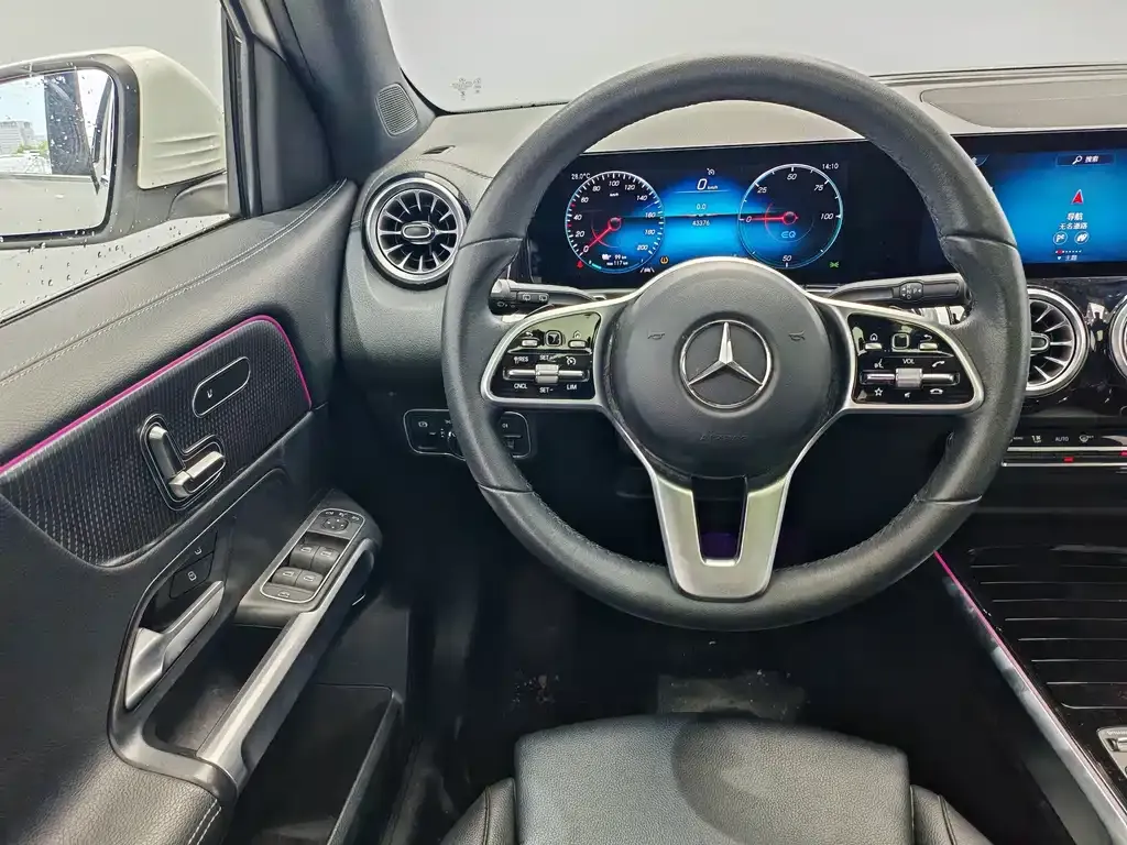 Mercedes-Benz EQB — фото 10