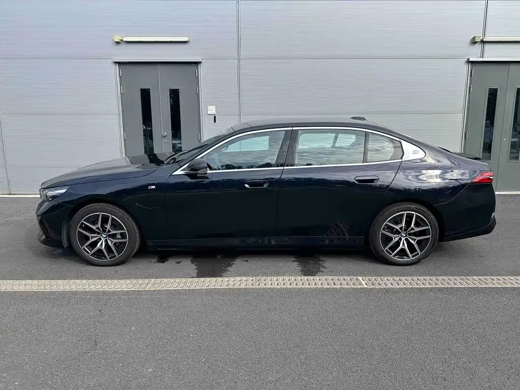 BMW i5 — фото 7