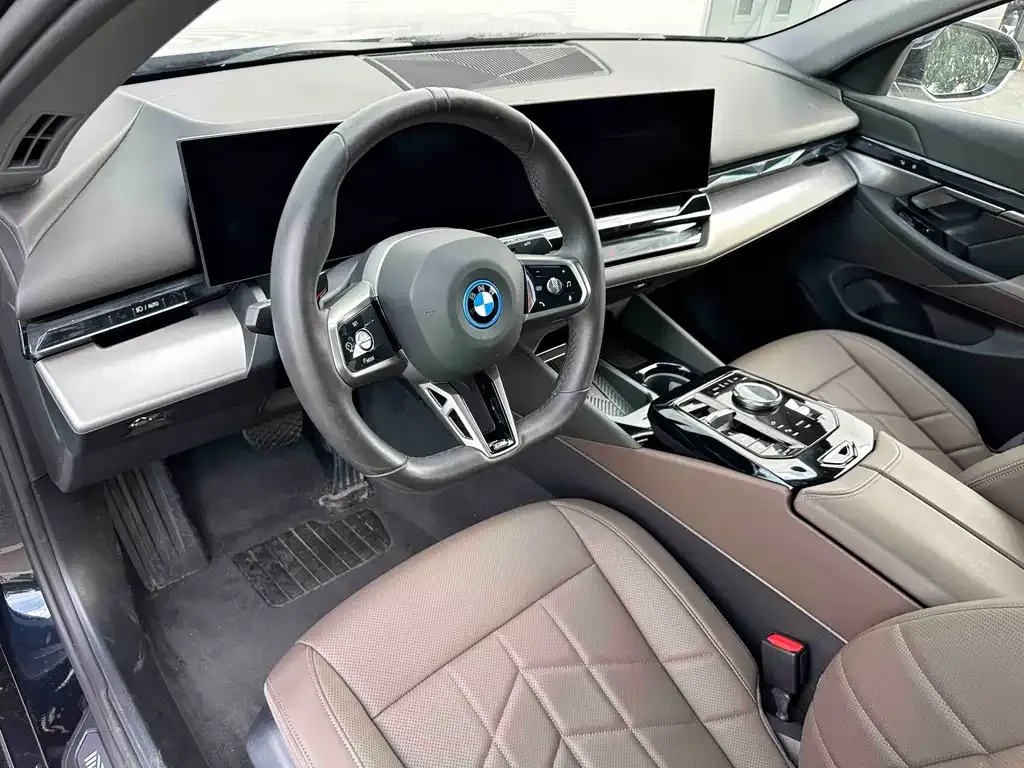 BMW i5 — фото 5