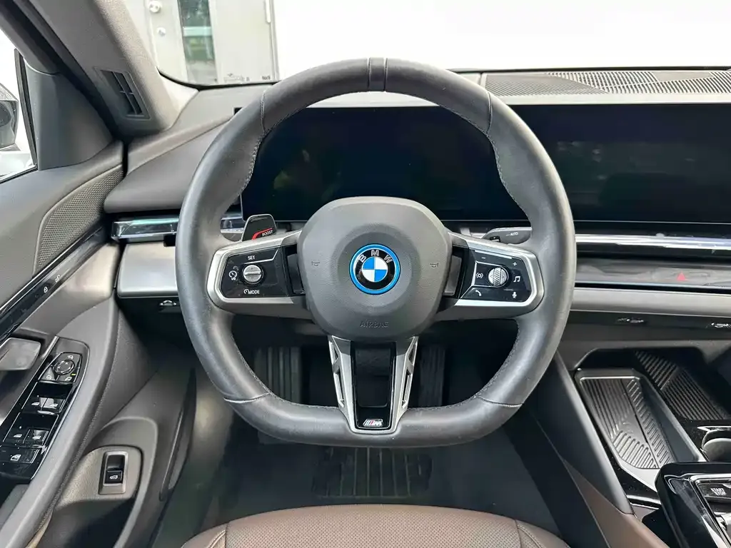 BMW i5 — фото 9