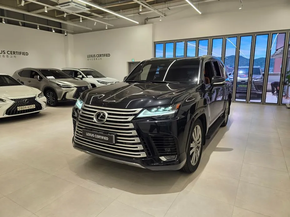 Lexus LX — фото 1