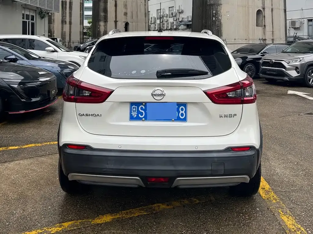 Nissan Qashqai — фото 9