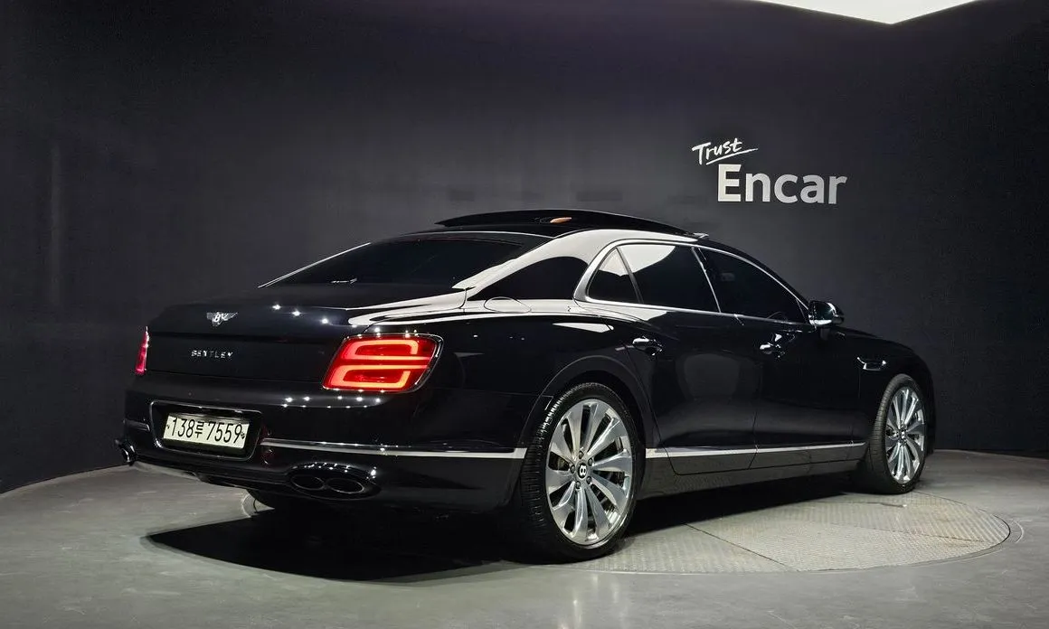 Bentley Flying Spur — фото 3