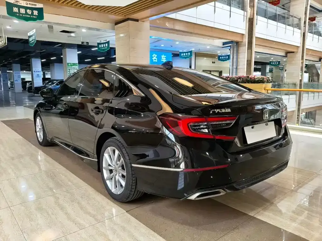 Honda Accord — фото 9