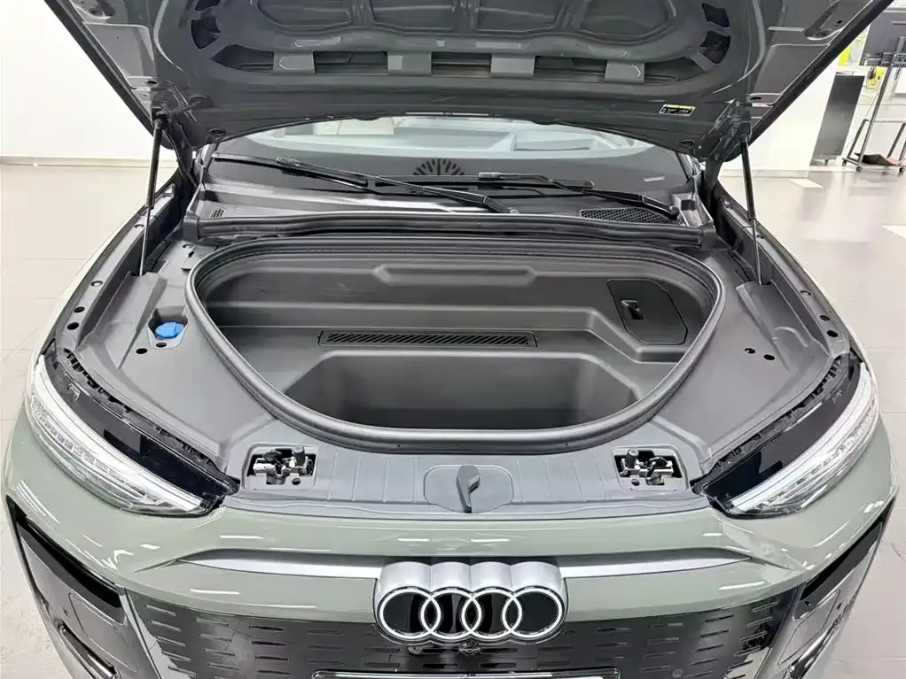 Audi Q6L Sportback e-tron — фото 7