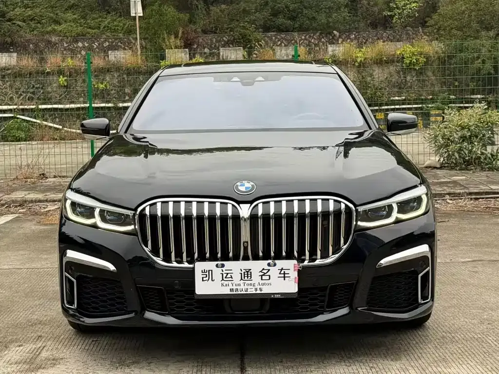 BMW 7 Series — фото 1