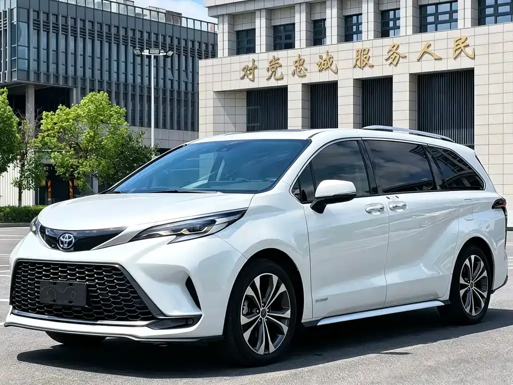 Toyota Granvia — фото 1