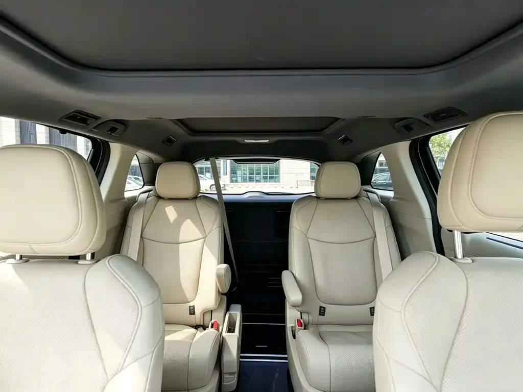 Toyota Granvia — фото 2