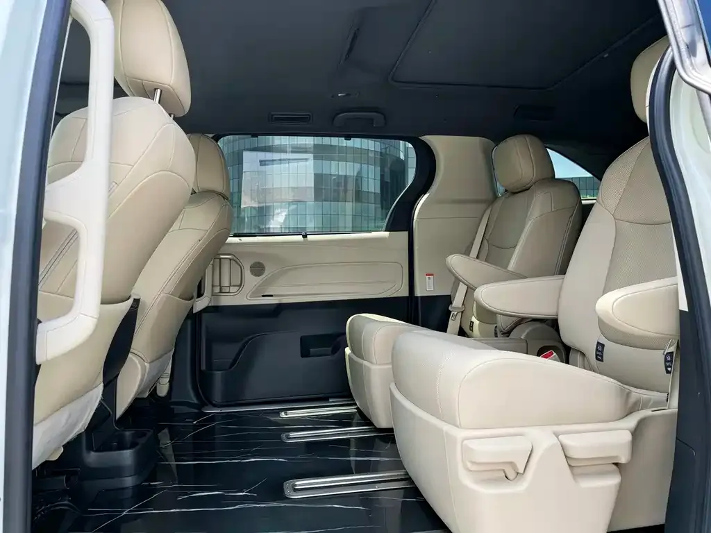 Toyota Granvia — фото 3