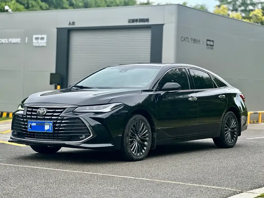 Toyota Avalon — фото 1