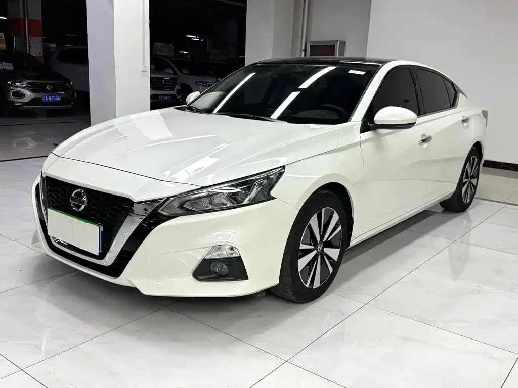 Nissan Teana — фото 1