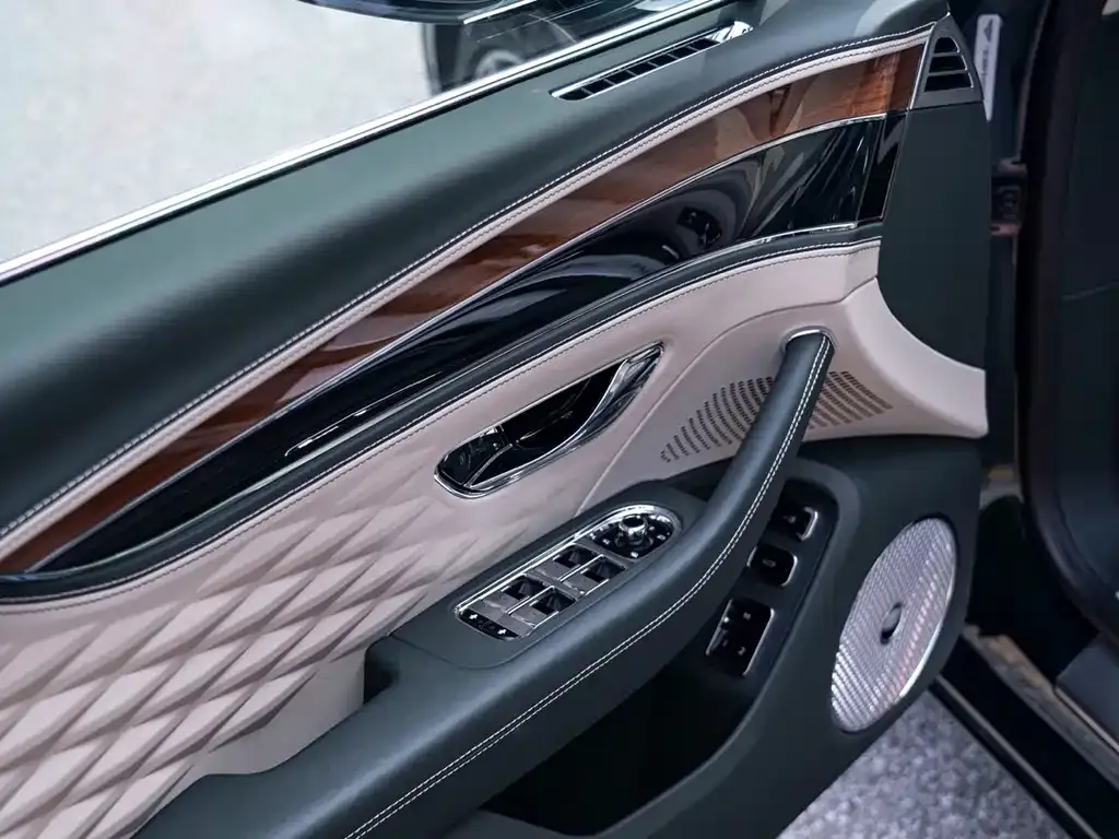 Bentley Flying Spur PHEV — фото 4