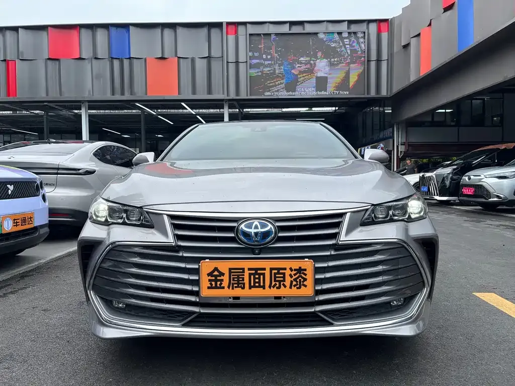 Toyota Avalon — фото 1