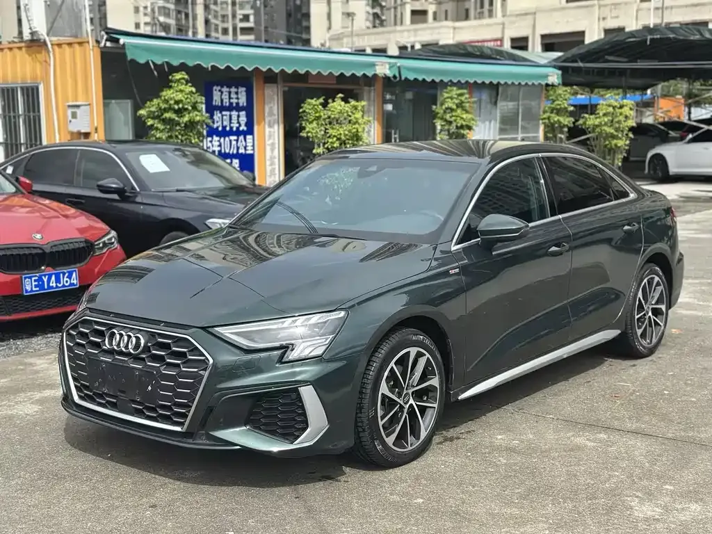 Audi A3 — фото 1