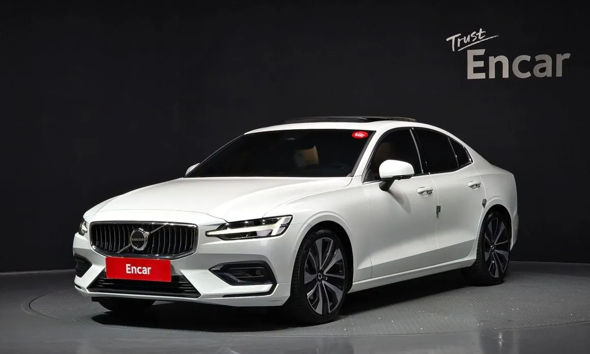 Volvo S60 — фото 1