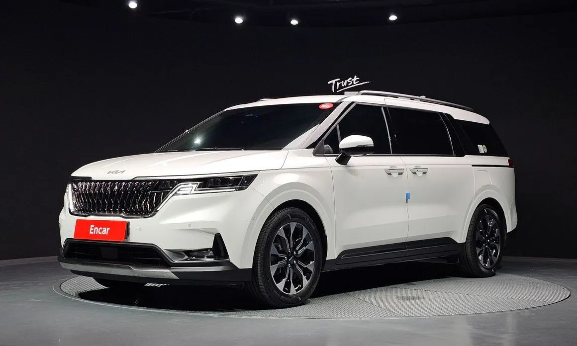 Kia Carnival — фото 1