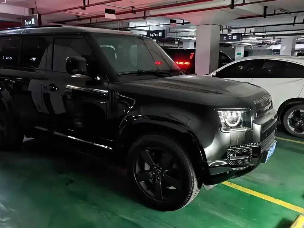 Land Rover Defender — фото 1