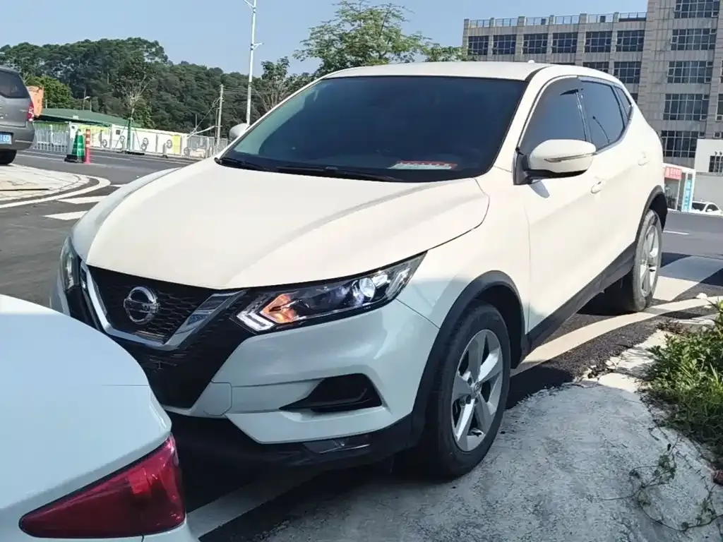 Nissan Qashqai — фото 1