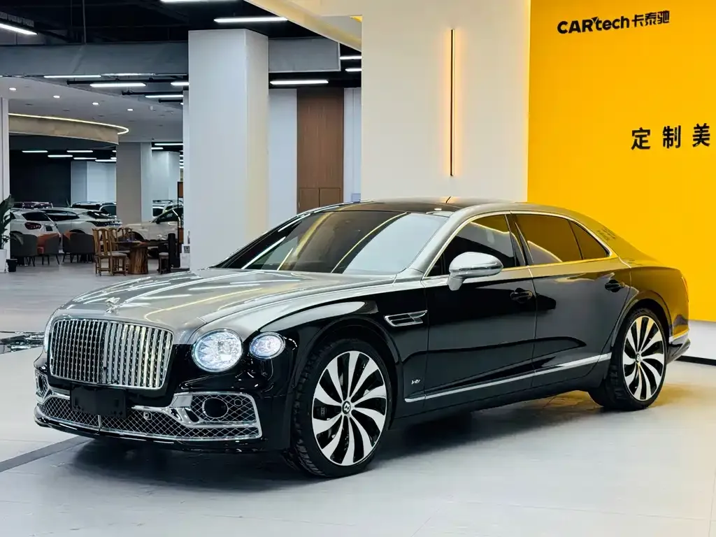 Bentley Flying Spur — фото 1